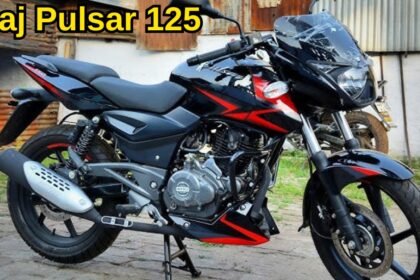 Bajaj Pulsar 125 black edition with sporty design and LED tail light